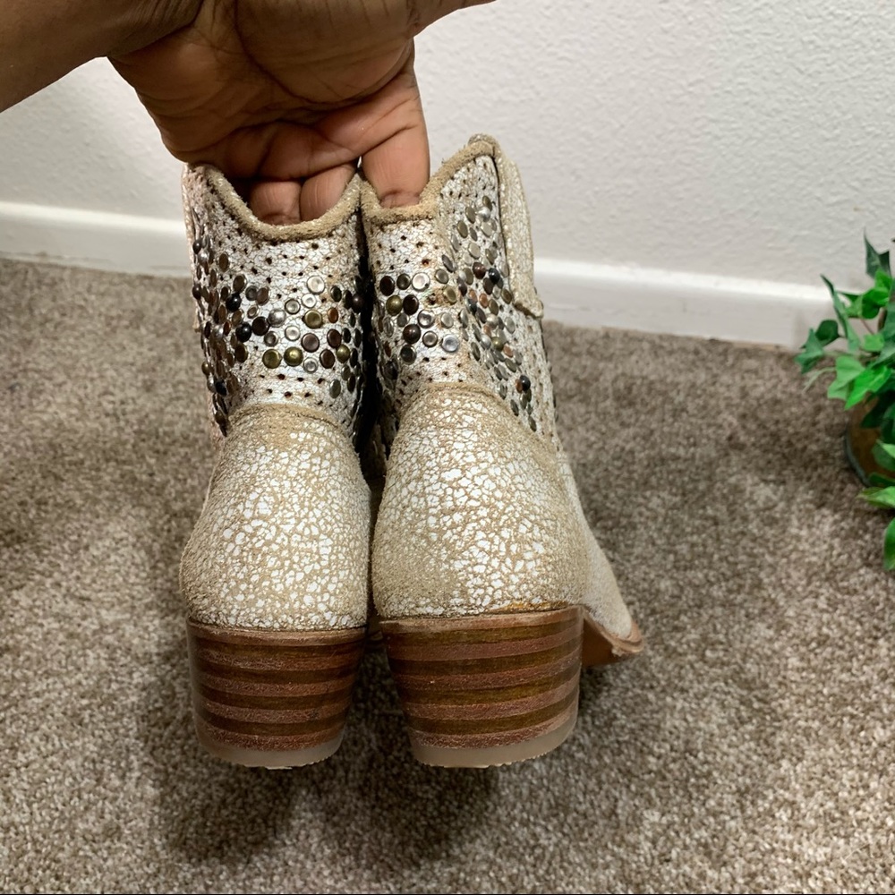 Frye Deborah Studded Short Boots Distressed Boho - Picture 5 of 12